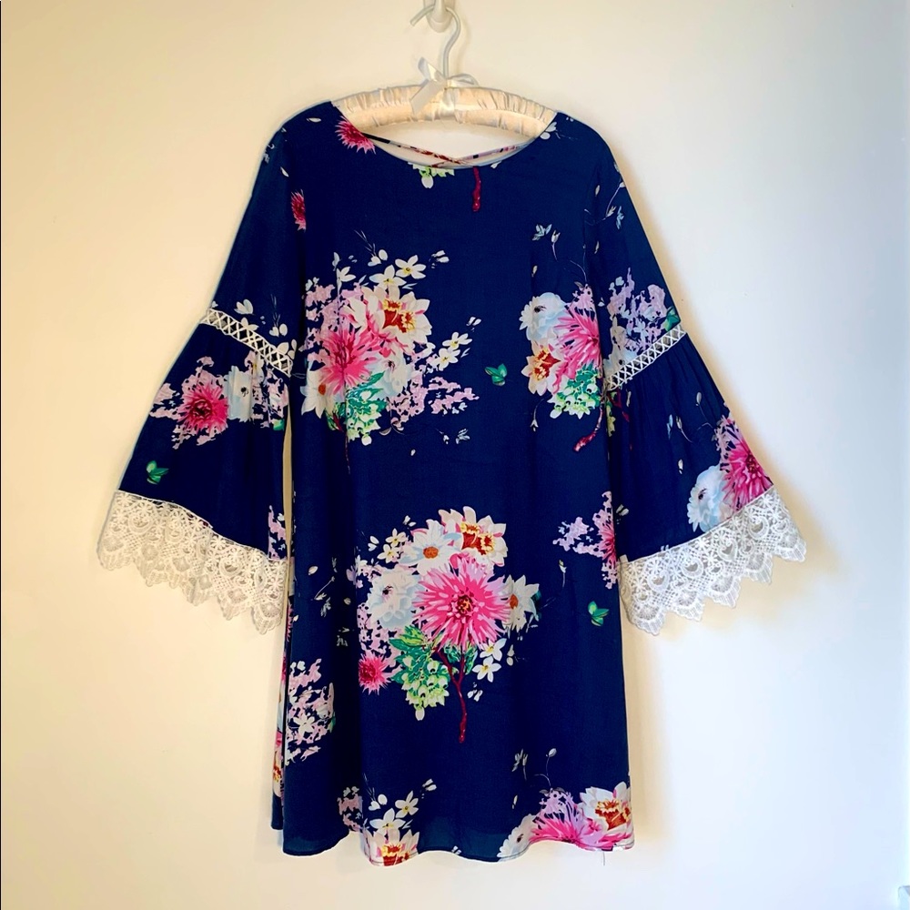 Davi & Dani Criss-Cross Back Bell Sleeves Swing Dress Small